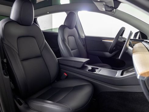 Used 2024 Tesla Model Y Long Range image 29