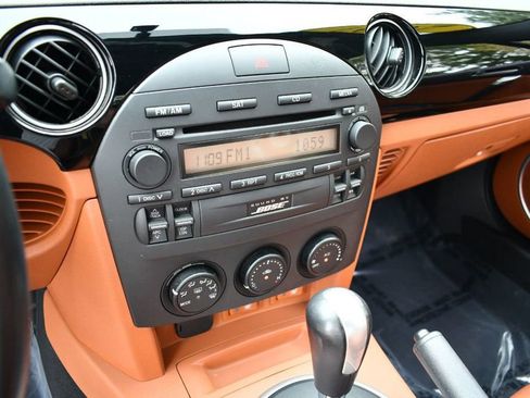 Used 2007 MAZDA MX-5 Miata Grand Touring w/ Premium Pkg image 12