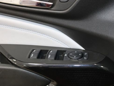 Used 2025 Chevrolet Trax LT image 36