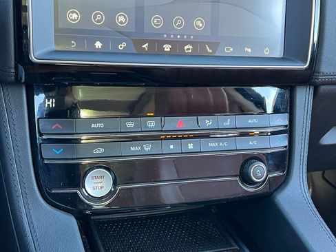 Used 2019 Jaguar F-PACE Portfolio image 21