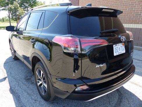 Used 2018 Toyota RAV4 XLE AWD/4WD image 7