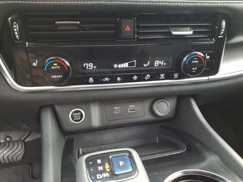 Used 2022 Nissan Rogue SV w/ SV Premium Package image 35