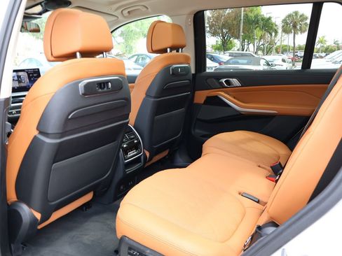 Used 2023 BMW X7 xDrive40i w/ Executive Package image 41