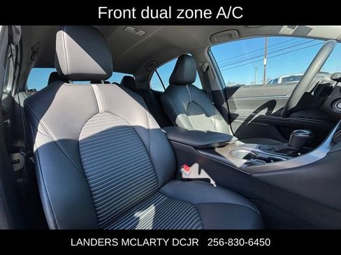 Used 2024 Toyota Camry SE image 11