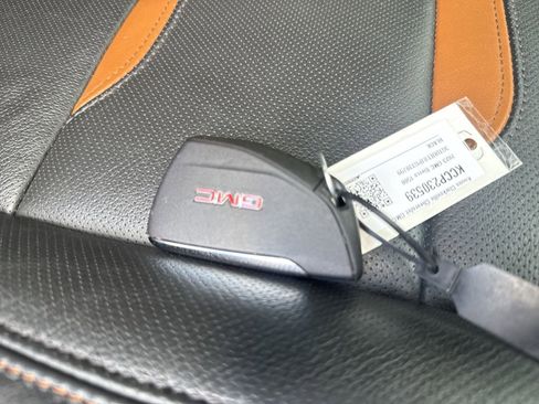 Used 2023 GMC Sierra 1500 AT4 w/ AT4 Premium Package AWD/4WD image 26