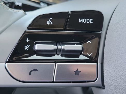 Used 2025 Hyundai Elantra Sport FWD image 8