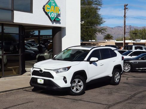 Used 2019 Toyota RAV4 XLE image 2