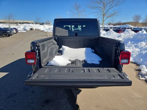 Used 2025 Jeep Gladiator Sport image 6