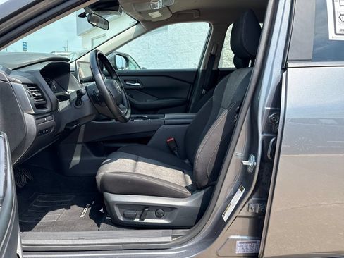 Used 2025 Nissan Rogue SV FWD image 13
