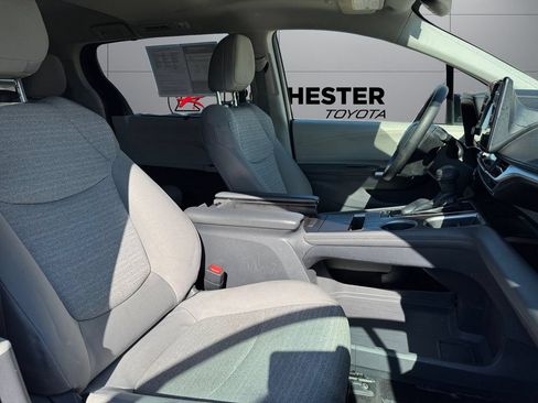 Used 2021 Toyota Sienna LE w/ LE Plus Package AWD/4WD image 17