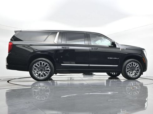 Used 2025 GMC Yukon XL Denali w/ Denali Reserve Package AWD/4WD image 38