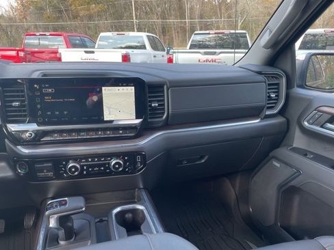 Used 2023 GMC Sierra 1500 SLT image 24