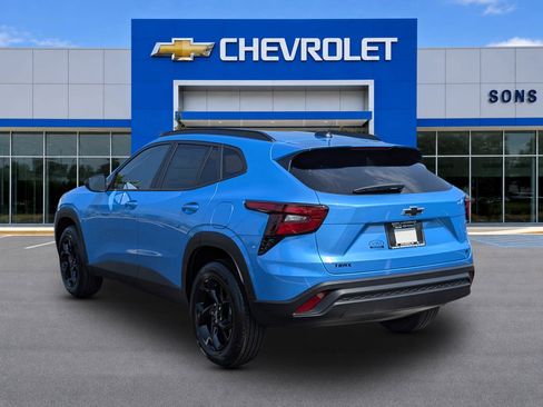 New 2026 Chevrolet Trax LT w/ Midnight Edition FWD image 7