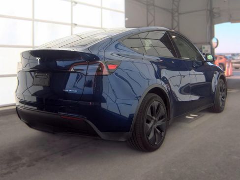 Used 2024 Tesla Model Y Long Range AWD/4WD image 4
