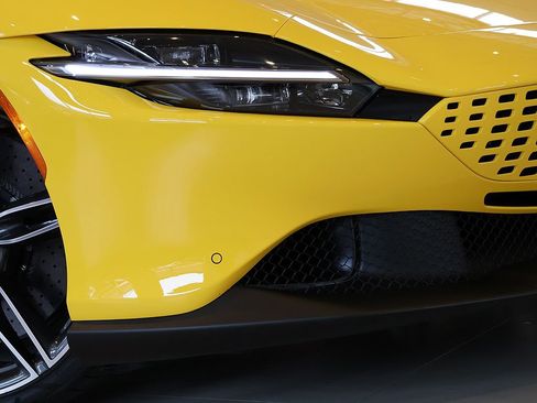 Certified 2025 Ferrari Roma Spider RWD image 14