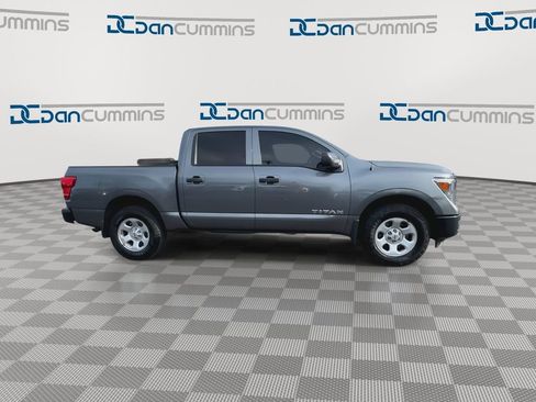 Used 2018 Nissan Titan S image 2