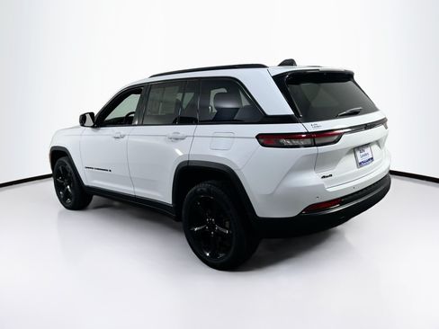 Used 2023 Jeep Grand Cherokee Altitude AWD/4WD image 7