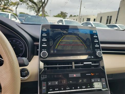Used 2019 Toyota Avalon Limited image 22