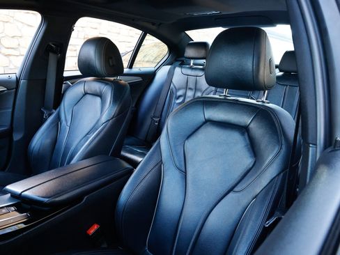 Used 2019 BMW 540i xDrive w/ M Sport Package image 9