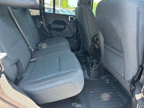 Used 2024 Jeep Wrangler Unlimited Sport AWD/4WD image 18