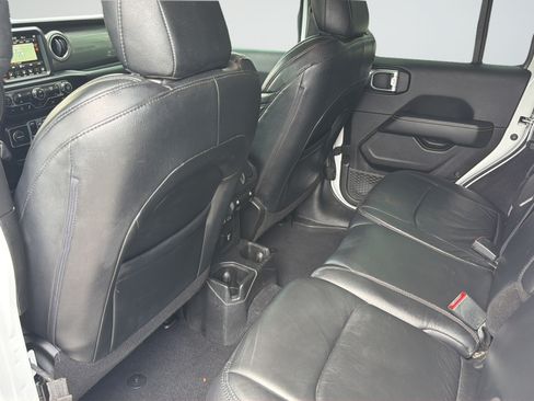 Used 2022 Jeep Wrangler Unlimited Sahara AWD/4WD image 33