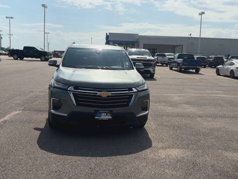 Used 2023 Chevrolet Traverse LT AWD/4WD image 3