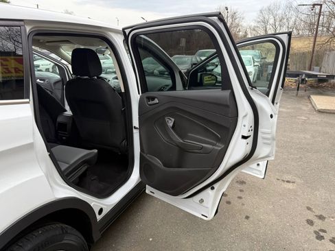 Used 2015 Ford Escape SE image 18