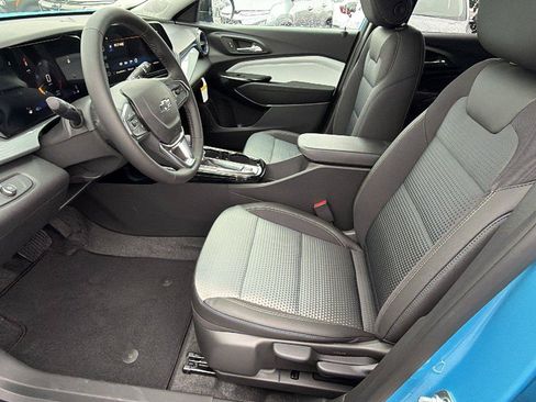New 2026 Chevrolet Trax LT w/ Driver Confidence Package FWD image 16