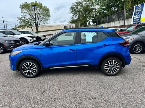 Used 2023 Nissan Kicks SR w/ SR Premium Package FWD image 2