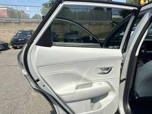 Used 2024 Hyundai Kona Limited AWD/4WD image 32