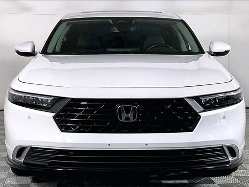 Used 2023 Honda Accord Touring image 2