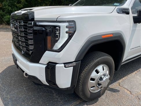 Used 2025 GMC Sierra 3500 Denali Ultimate AWD/4WD image 11