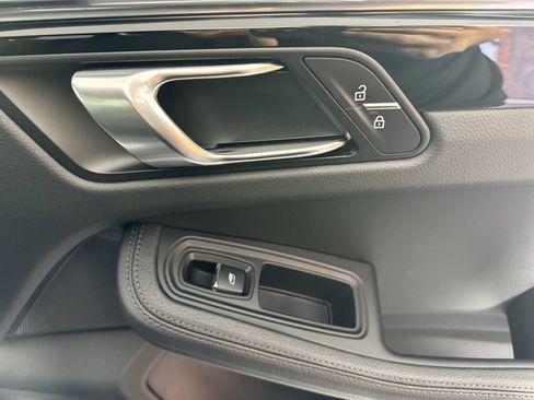 Certified 2026 Porsche Macan AWD/4WD image 20