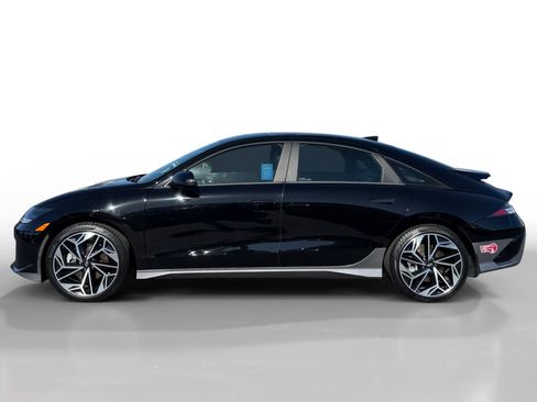 Used 2024 Hyundai Ioniq 6 SEL RWD image 2