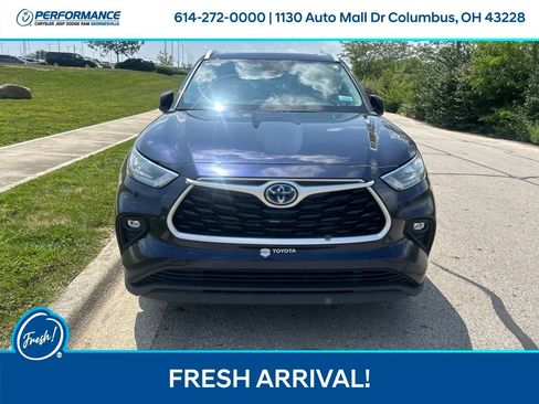 Used 2023 Toyota Highlander XLE AWD/4WD image 9