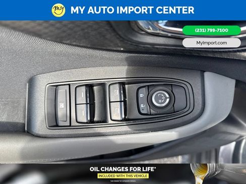 Used 2025 Subaru Outback Premium AWD/4WD image 11