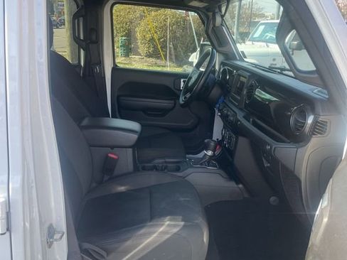 Used 2022 Jeep Gladiator Sport image 13