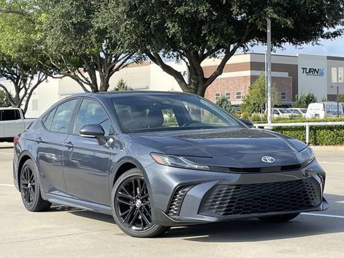 Used 2026 Toyota Camry SE FWD image 2