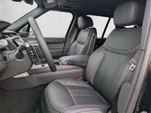 New 2025 Land Rover Range Rover SE image 4