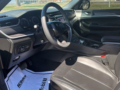 Used 2024 Jeep Grand Cherokee L Limited w/ Luxury Tech Group II image 12