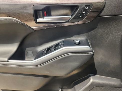 Certified 2025 Toyota Highlander Limited AWD/4WD image 20