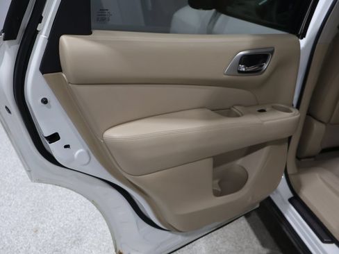 Used 2014 Nissan Pathfinder SL AWD/4WD image 18
