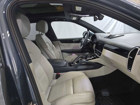 Used 2020 Porsche Cayenne AWD/4WD image 10