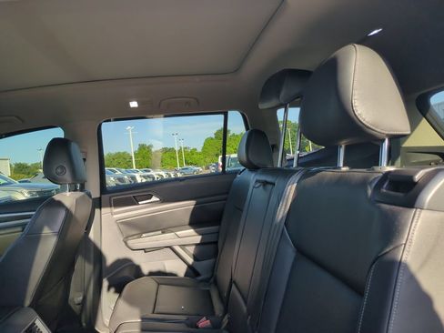 Used 2019 Volkswagen Atlas SE w/ Panoramic Sunroof Package FWD image 6