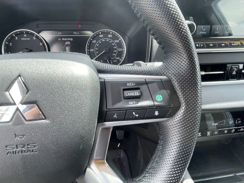 Used 2023 Mitsubishi Outlander SE AWD/4WD image 17