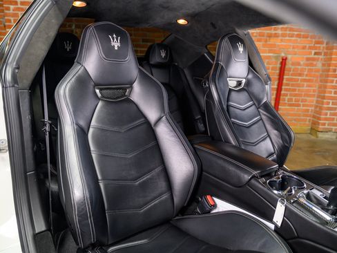Used 2015 Maserati GranTurismo MC image 23
