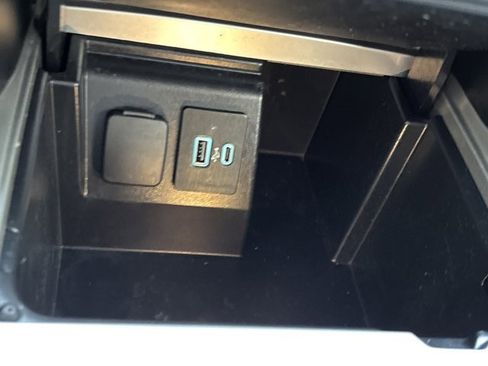 Used 2021 Ford Explorer Limited w/ Equipment Group 301A image 38