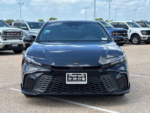 Used 2025 Toyota Camry SE w/ Convenience Package FWD image 3
