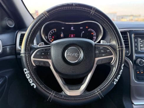 Used 2016 Jeep Grand Cherokee Laredo image 24