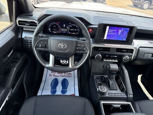 Used 2025 Toyota Tacoma TRD Sport AWD/4WD image 15